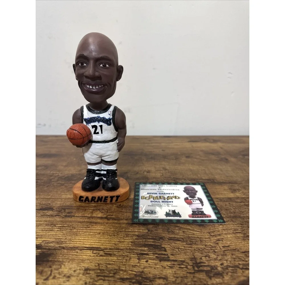 Minnesota Timberwolves Kevin Garnett 2001 Bobblehead Doll Night with Card